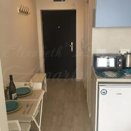 Beachfront Luxury Elizabeth, Апартаменты