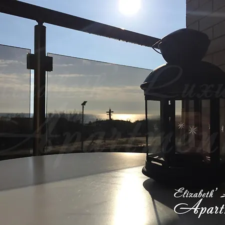 Beachfront Luxury Elizabeth, Апартаменты *