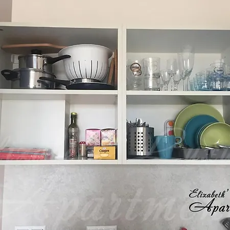 Beachfront Luxury Elizabeth, Апартаменты