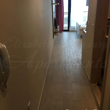 Апартаменты Beachfront Luxury Elizabeth,