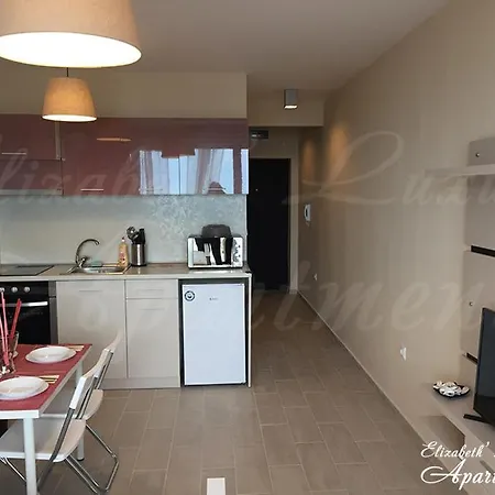 Апартаменты Beachfront Luxury Elizabeth,