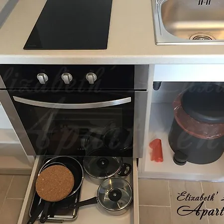 Апартаменты Beachfront Luxury Elizabeth,