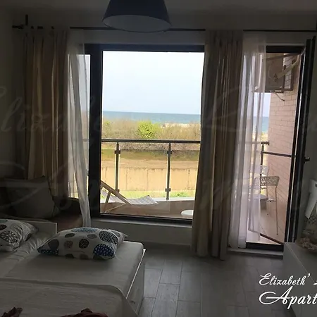 Beachfront Luxury Elizabeth, Daire Ahyolu