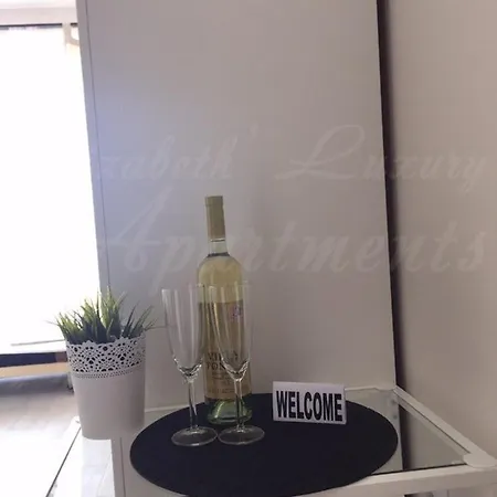 Beachfront Luxury Elizabeth,