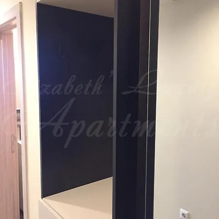 Beachfront Luxury Elizabeth, Daire