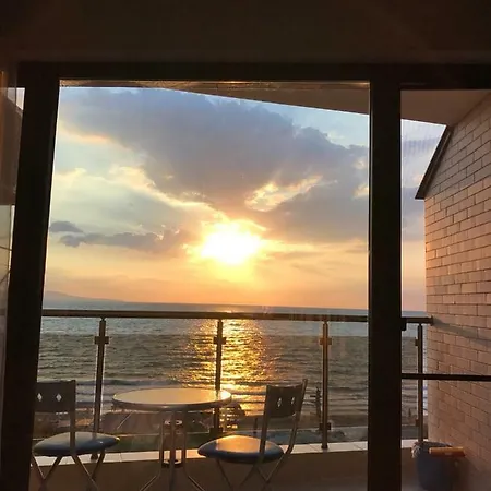 Beachfront Luxury Elizabeth, Apartment *
