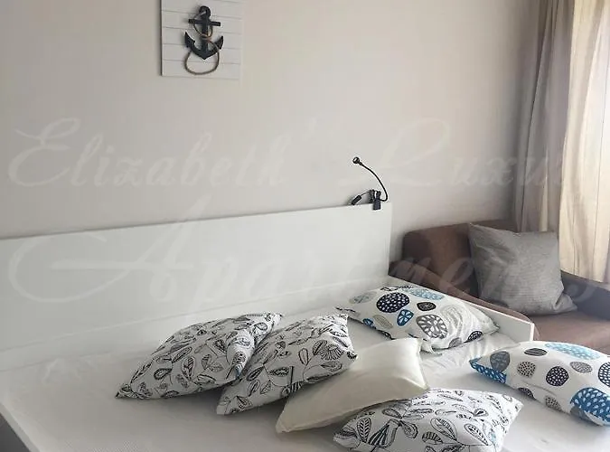 Beachfront Luxury Elizabeth, Apartman