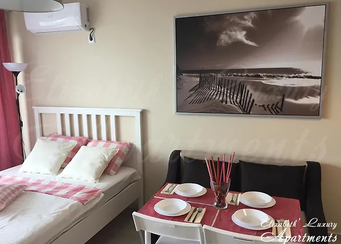 Beachfront Luxury Elizabeth, Apartman