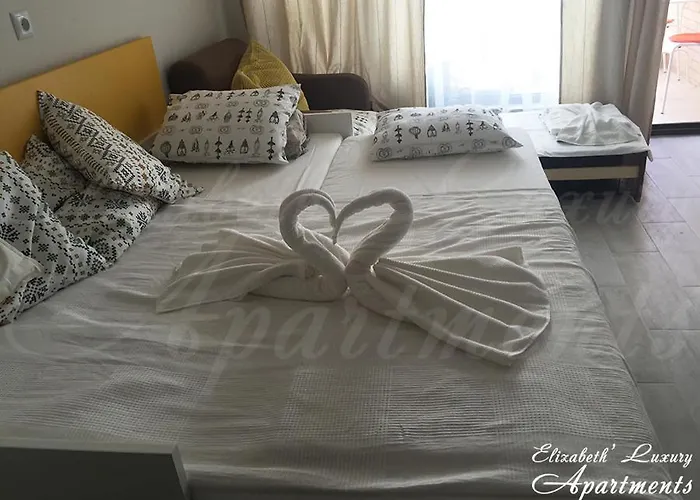 Beachfront Luxury Elizabeth, Apartman