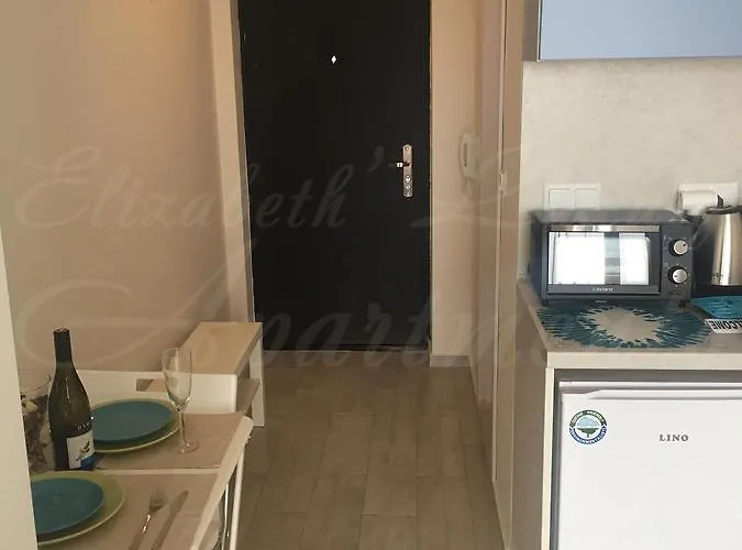 Beachfront Luxury Elizabeth, Apartman