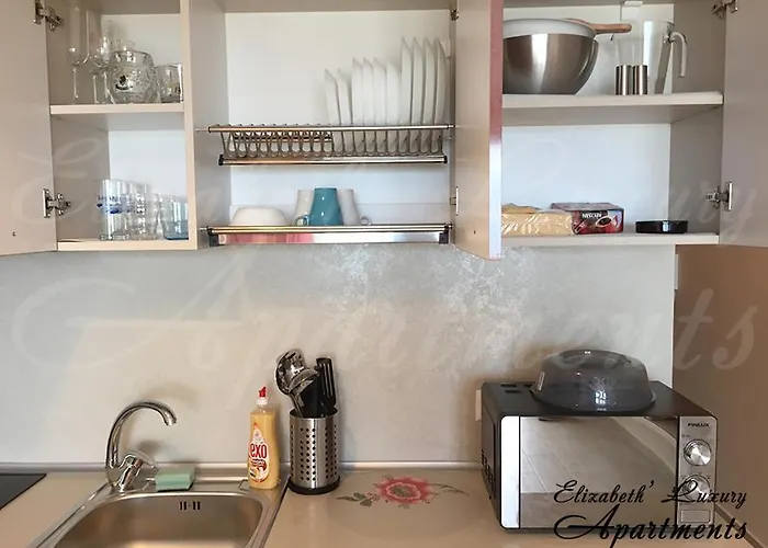 Beachfront Luxury Elizabeth,