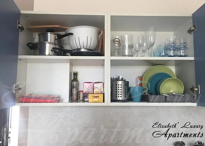 Beachfront Luxury Elizabeth, Apartman