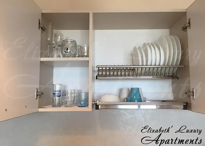 Beachfront Luxury Elizabeth,