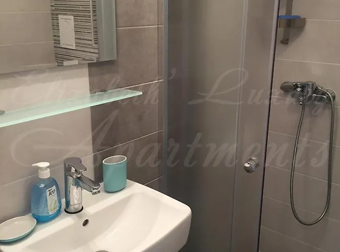 Beachfront Luxury Elizabeth,