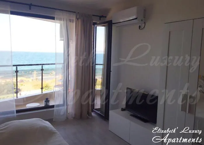 Beachfront Luxury Elizabeth, Apartman Pomorie