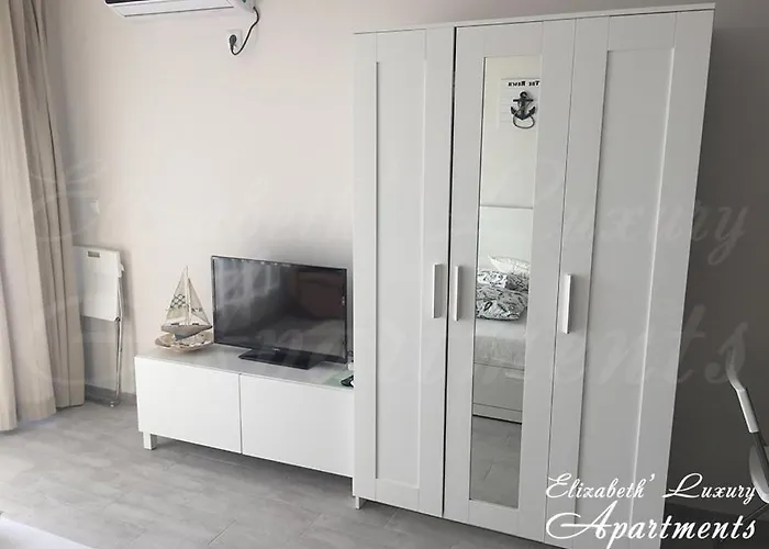 Beachfront Luxury Elizabeth, Apartman Pomorie