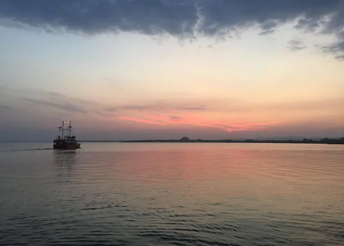 Beachfront Luxury Elizabeth, Apartman Pomorie